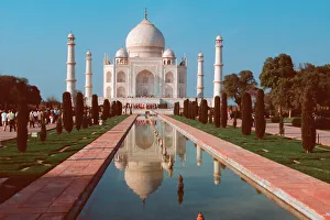 People Visit Taj Mahal in Agra, Editorial Photo - Image of india, heritage:  36886091