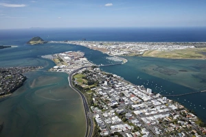 Tauranga, Tauranga Harbour and Mount Maunganui (in distance), Bay of Plenty, North Island Tauranga, Tauranga Harbour and Mount Maunganui (in distance), Bay of Plenty, North Island