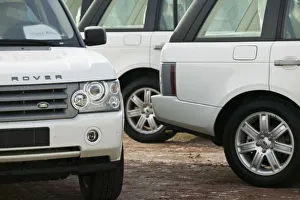<b class=qtipBold><figcaption>United Arab Emirates</figcaption></b><br>United Arab Emirates, Dubai, Al Marqadh. Dubai Camel Racing Track- Range Rover VIP Cars<br><em>© Walter Bibikow / DanitaDelimont.com</em> United Arab Emirates