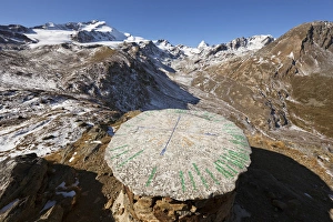 The upper valley martelltal (Butzental) with the Mts Zufallspitzen and Koenigsspitze The upper valley martelltal (Butzental) with the Mts Zufallspitzen and Koenigsspitze