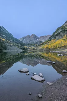 Maroon Lake Gallery: US, CO, White River NF, Maroon Bells with Autumn Color at Dawn