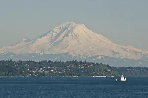 Images Dated 18th May 2011: US, WA, Seattle. Volcanic Mt Rainier in Cascades viewed from waters of Puget Sound