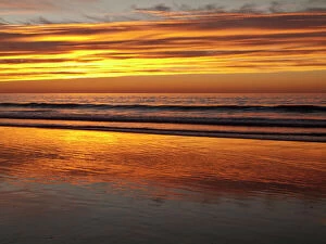 Images Dated 29th October 2010: USA, California, La Jolla, Sunset reflected on beach at La Jolla Shores