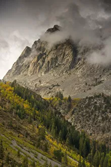 Usa, California, Sierra Nevada. Mighty Peaks in the Lundy Lake area in fall
