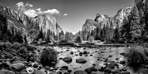 Images Dated 5th October 2008: USA, California, Yosemite National Park, Panoramic view of Merced River, El Capitan