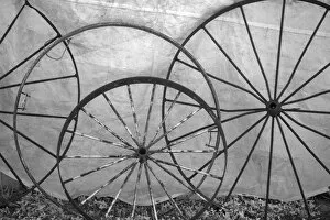 Images Dated 17th March 2003: USA, Florida, Plant City, Old metal wagon wheels