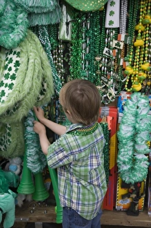 USA; Georgia Savannah. Young boy looking for a St. Patricks Day souvenir. (MR) USA; Georgia Savannah. Young boy looking for a St. Patricks Day souvenir. (MR)