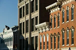 Images Dated 15th October 2005: USA-IOWA-Dubuque: Architecture along Main Street