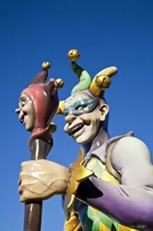 Images Dated 1st November 2009: USA, Louisiana, New Orleans. Riverwalk, Mardi Gras jester statue