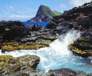 USA, Maui Hawaii, Waves breaking on the northeast coast USA, Maui Hawaii, Waves breaking on the northeast coast