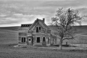 Jean Carter Gallery: USA, Oregon, Dufur. Historic abandoned Nelson house. Credit as