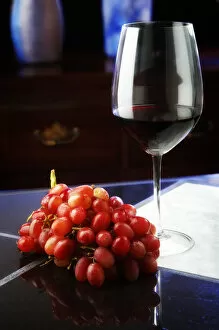 Images Dated 28th October 2012: USA, Oregon, Keizer, Glass of wine and grapes