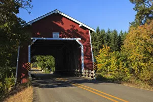 Images Dated 9th October 2012: USA, Oregon, Scio, the Shimanek, covered bridge over Thomas Creek in early Autumn