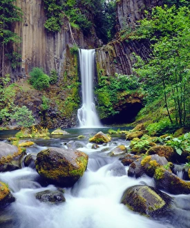 USA; Oregon, Toketee Waterfall and Basalt Formation USA; Oregon, Toketee Waterfall and Basalt Formation