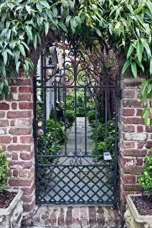 Images Dated 6th April 2012: USA, SC, Charleston, Historic District, House Gate