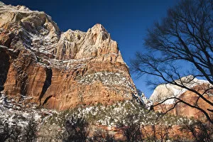 Images Dated 30th December 2008: USA, Utah, Zion National Park. Mountain Vista by the Zion Lodge, winter