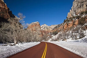 Images Dated 30th December 2008: USA, Utah, Zion National Park. Zion Canyon Scenic Drive, winter