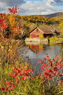 USA, Vermont, Moscow, mill on Little River pond there, fall foliage USA, Vermont, Moscow, mill on Little River pond there, fall foliage
