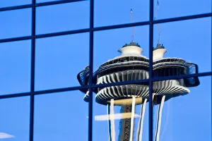 Images Dated 19th September 2004: USA, Washington, Seattle, Space Needle reflection