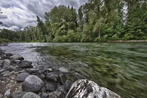 Images Dated 16th July 2011: USA, Washington, Snoqualmie Nationall Forest. Cle Elum River