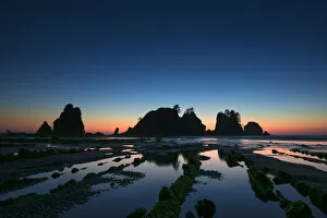 Images Dated 7th September 2013: USA, Washington State, Olympic National Park. Point of the Arches at twilight. Credit as
