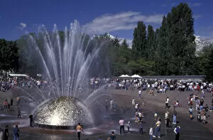 Images Dated 22nd March 2005: USA, Washington State, Seattle. Folklife Festival at the International Fountain