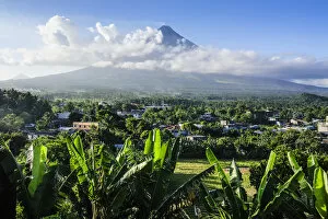 Images Dated 17th April 2011: View from the Daraga church over volacano Mount Mayon, Legaspi, Southern Luzon