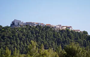 Images Dated 25th March 2006: View from Domaine de la Tour du Bon the hilltop village Le Castellet perched on a