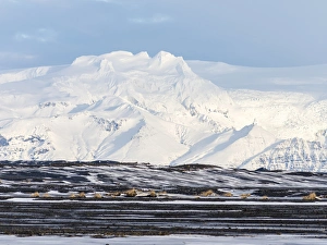 Vatnajokull Gallery: View over the Skeitherarsandur during winter towards snow capped volcano Vatnojoekull