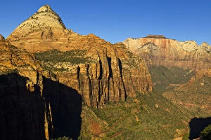 Images Dated 22nd April 2012: View down into Zion Canyon from Canyon Overlook Trail in Zion National Park, Utah, USA