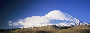 Vulcano Parinacota (6342m) , Chile, are part of the Lauca National Park in the Altiplano Vulcano Parinacota (6342m) , Chile, are part of the Lauca National Park in the Altiplano