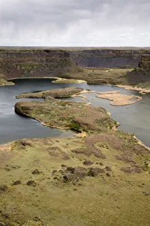 WA, Grant County; near Coulee City, Dry Falls and Dry Falls Lake, an example of Channeled WA, Grant County; near Coulee City, Dry Falls and Dry Falls Lake, an example of Channeled