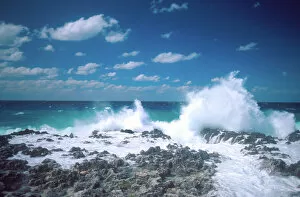 Aquatic Gallery: Waves in the Grand Cayman Islands