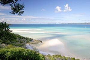 Images Dated 25th June 2004: The Whitsunday Islands, Australia. The white sillica sands of some of the islands