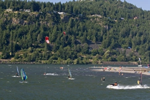 Windsurfing and Kitesurfing on the Columbia River at Hood River, Oregon, USA Windsurfing and Kitesurfing on the Columbia River at Hood River, Oregon, USA