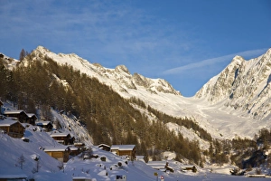 Winter landscape with the Fafleralp in the Loetschental (Valais) Winter landscape with the Fafleralp in the Loetschental (Valais)
