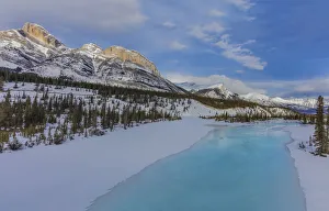 Winter along the North Saskatchewan River in Banff National Park, Alberta, Canada Winter along the North Saskatchewan River in Banff National Park, Alberta, Canada
