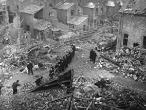 Blitz in London -- pulling debris clear, WW2 Blitz in London -- pulling debris clear, WW2