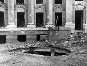 Blitz in London -- terrace at LCC-County Hall, WW2 Blitz in London -- terrace at LCC-County Hall, WW2