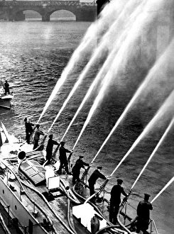 Service Gallery: Fireboat Massey Shaw with eight hoses pumping