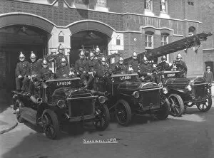 Twenties Gallery: Shadwell Fire Station crew and fire engines on display