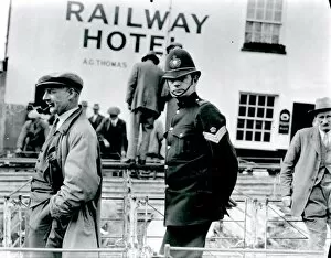 Images Dated 30th May 2008: Policeman at Pulborough Market, 12 October 1936