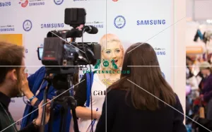 <b class=qtipBold><figcaption>Samsungstand</figcaption></b><br>Samsungstand Dog Photographer Behind scene<br><em>© Roger Sjolstad / The Kennel Club</em> Samsungstand