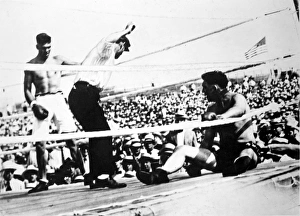 American boxer. Jack Dempsey (left) winning the heavyweight championship from Jess Willard on 4 July 1919 at Toledo American boxer. Jack Dempsey (left) winning the heavyweight championship from Jess Willard on 4 July 1919 at Toledo