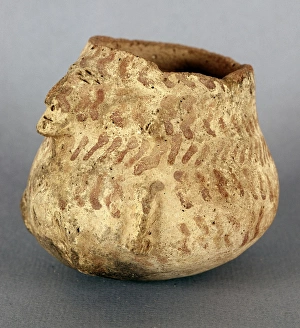 ANASAZI BOWL. Two-faced clay bowl of the Anasazi culture from Casas Grandes, southern Arizona ANASAZI BOWL. Two-faced clay bowl of the Anasazi culture from Casas Grandes, southern Arizona