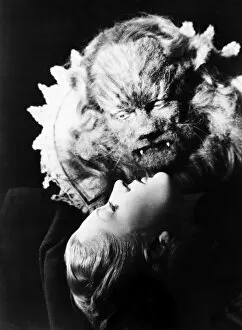 Images Dated 1st November 2007: BEAUTY AND THE BEAST, 1946. Josette Day as Beauty and Jean Marais as the Beast in the 1946 film