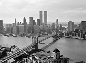 BROOKLYN BRIDGE, 1978. Looking west towards Manhattan, New York BROOKLYN BRIDGE, 1978. Looking west towards Manhattan, New York