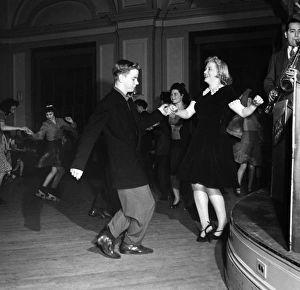 Couples dancing the Jitterbug at and Elks Club dance in Washington, D.C. Photograph by Esther Bubley, April 1943 Couples dancing the Jitterbug at and Elks Club dance in Washington, D.C. Photograph by Esther Bubley, April 1943