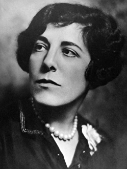 EDNA FERBER (1887-1968). American writer. Photographed in the 1920s by Nickolas Muray EDNA FERBER (1887-1968). American writer. Photographed in the 1920s by Nickolas Muray