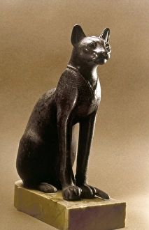 EGYPTIAN BRONZE STATUETTE Statuette of a cat, possibly of the goddess Bastet EGYPTIAN BRONZE STATUETTE Statuette of a cat, possibly of the goddess Bastet